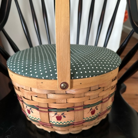Vintage Sewing Basket Split Wood Basket APPLES Lined with Lid - Picture 5 of 12